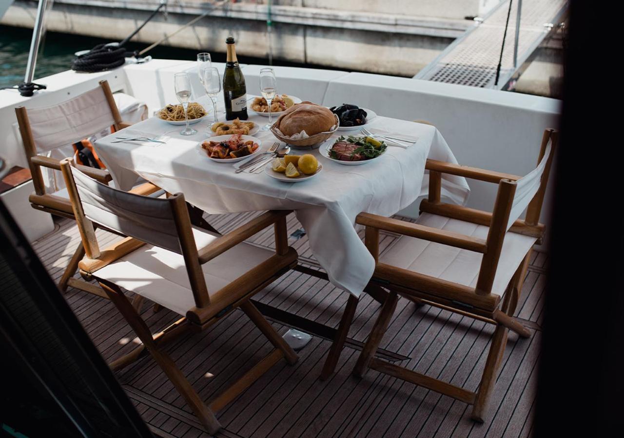 Отель Bb Boat Lady A Генуя Экстерьер фото