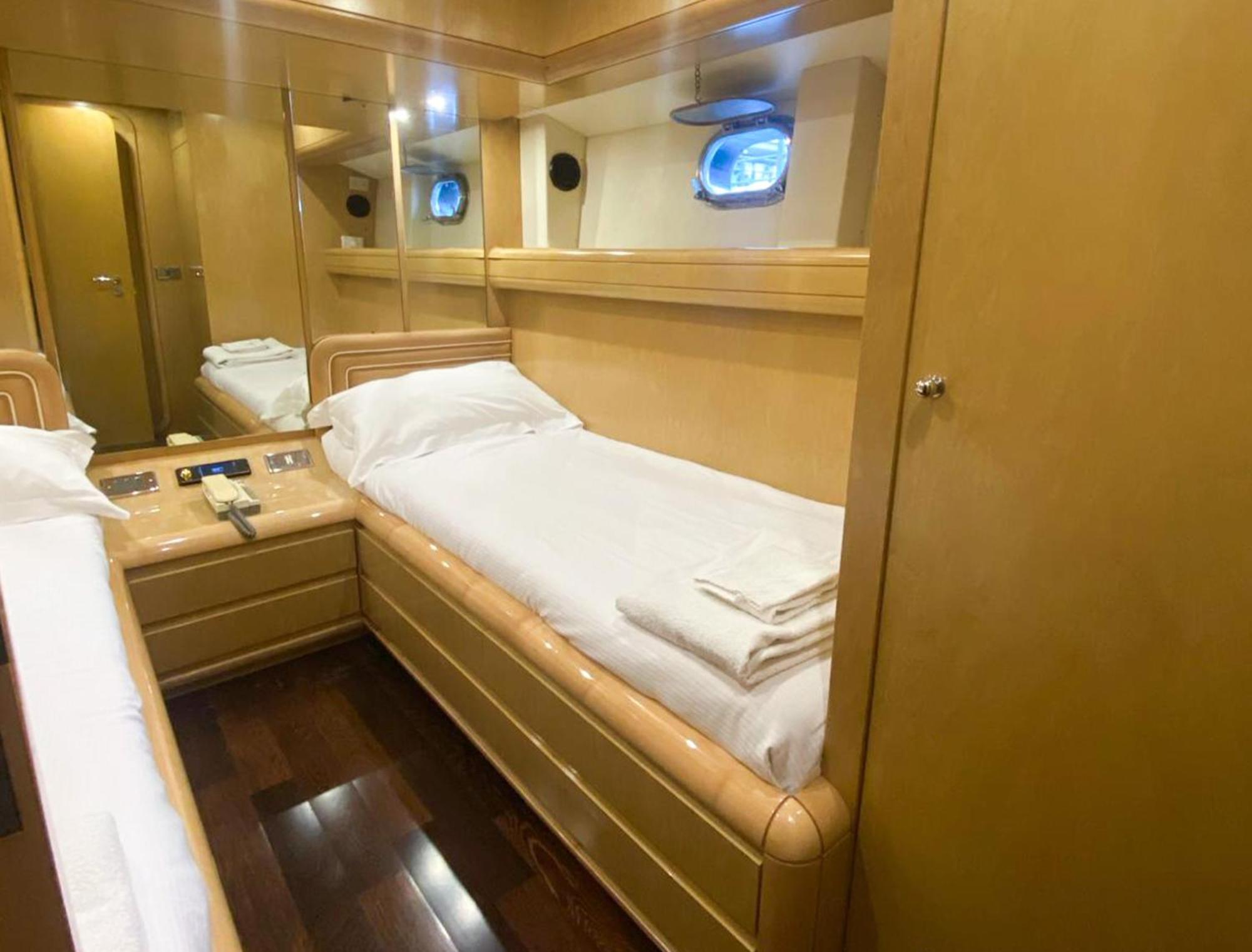 Отель Bb Boat Lady A Генуя Экстерьер фото